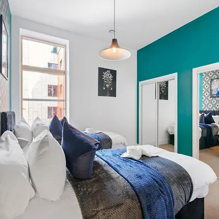 Apartment Stunning Abode - Sleeps 10 - Parking *