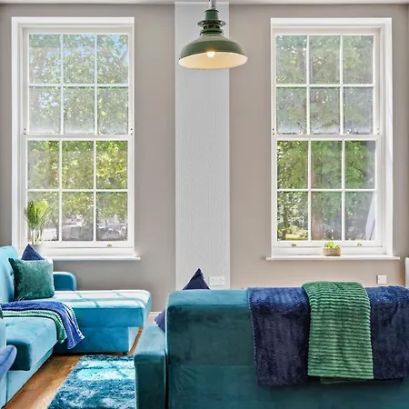Apartment Stunning Abode - Sleeps 10 - Parking
