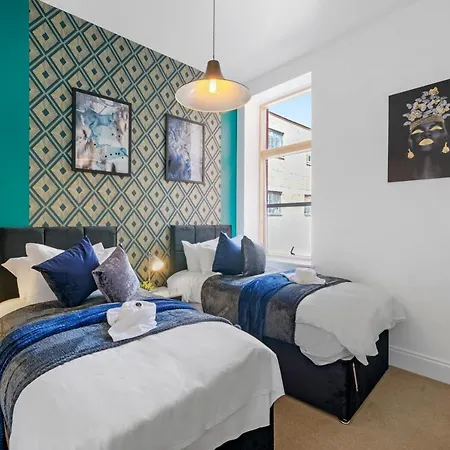 Apartment Stunning Abode - Sleeps 10 - Parking
