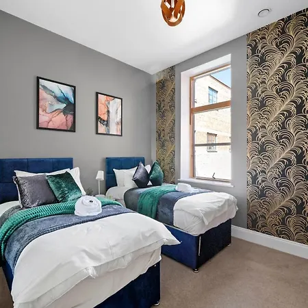 Stunning Abode - Sleeps 10 - Parking *