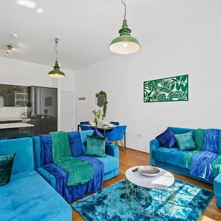 Stunning Abode - Sleeps 10 - Parking